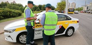 "Хочу купить авто для работы в такси, но оно заблокировано в реестре перевозчиков". Как быть? 