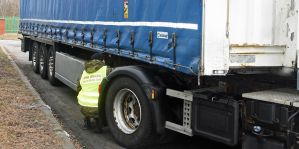 Белоруса на грузовике не выпустили из Польши. Полуприцеп вызвал вопросы