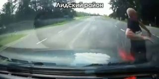 На пешеходных переходах нет победителей. ГАИ Гродно показала два опасных видео