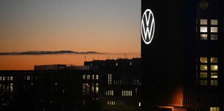 Компания Volkswagen сокращает 100 000 рабочих мест и закрывает четыре немецких завода