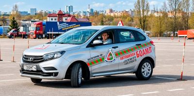 Автошколы Беларуси обязали снимать на видео практические экзамены. А что с занятиями?