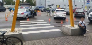 В Слониме 22-летний таксист сбил женщину на парковке у торгового центра