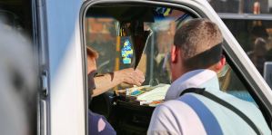 Во всех маршрутках появятся платёжные терминалы, но рассчитаться картой можно будет не везде