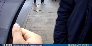 Странный пешеход вышел на дорогу перед троллейбусом на Славинского. Зачем? Пояснять отказался