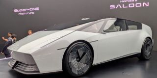 Honda представила серийный автомобиль с дизайном звездолета