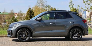 Превью фото к статье «За эти деньги точно взял бы новый Geely в салоне». Владелец рассказал о Volkswagen T-Roc (R) из Германии...