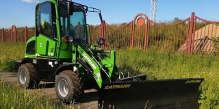 Налоговая заинтересовалась, как тунеядец смог купить погрузчик и электромобиль