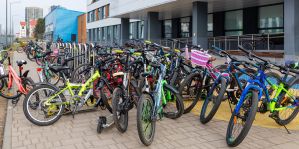 "В школе сказали, что детям на велосипеде приезжать нельзя". Кто-то решил поспорить с ПДД?