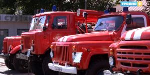 Чем тушили пожары 2 века назад, можно посмотреть в центре Гродно. У пожарной каланчи открылась выставка спецтехники МЧС