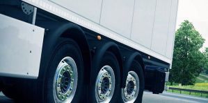 В Германии белорус "потерял" на дороге полуприцеп. Ему обеспечили полицейский эскорт