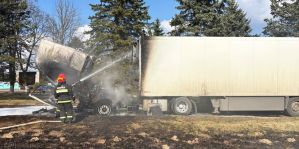 Под Щучином горела фура: водитель с возгоранием сам справиться не смог и вызвал МЧС