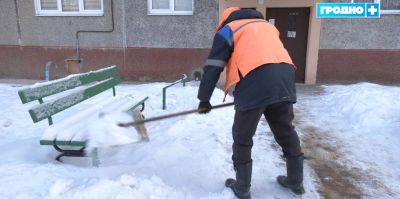 Как думаете, сколько противогололедного материала используют коммунальщики? Только в Гродно за 2 дня –  более 700 тонн