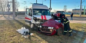 В Гродно скорая проехала на красный и врезалась в легковушку, погибла молодая девушка. Решение суда