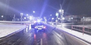 Рано утром в Сморгони женщина шла по "зебре", но водитель ее не заметил