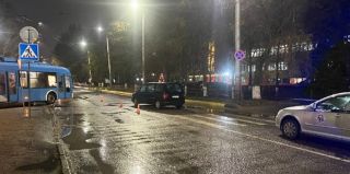 В Гродно на Гаспадарчей сбили мужчину. Его личность устанавливается
