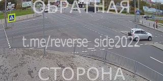 Кажется, кто-то всерьез решил, что он пешеход... но на четырех колесах. Видео