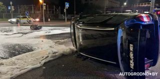 Мотоциклист ударом перевернул автомобиль: серьезное происшествие в Гродно. Репортаж