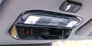 Попробуй попади! Что не так с кнопкой аварийки на потолке