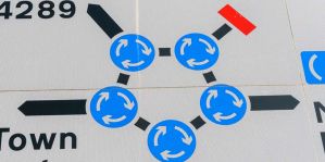 А вы смогли бы проехать по этой развязке? Показываем кольцо, которое ненавидят водители, но обожают туристы