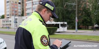 ГАИ ищет очевидцев: "Бьют автомобили во дворах и скрываются"