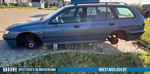 Мужчина ночью приехал на парковку, чтобы снять 4 колеса с Peugeot. Зачем? Чтобы поставить их на свою AUDI