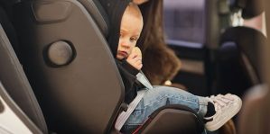 Ребенка на руках в такси держать можно. Перевозчики спросили – в МВД ответили