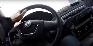 В ГАИ позвонили из Южного и сообщили о пьяном на Renault. Водитель никак не мог вспомнить, сколько ему лет