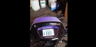 Женщина купила скутер, он сломался, а продавец не желает решать вопрос. Что делать, пояснил юрист