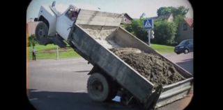 Как в Гродно ГАЗ встал на 2 колеса. Видео 12-летней давности