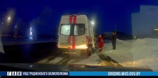 Сотрудники ГАИ Гродно помогли водителю грузовика, у которого случился инфаркт