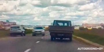 Превью фото к статье Один из самых опасных обгонов в Гродно за последнее время попал на видео...