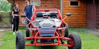 В белорусский деревне мужчина 3 года строил багги. И вот что у него получилось!