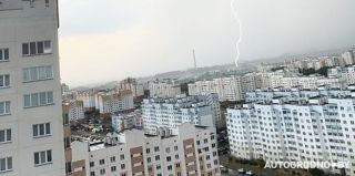 Белгидромет предупреждает об оранжевом уровне опасности из-за ветра. МЧС напоминает, что делать