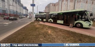 В Минске троллейбус без водителя выкатился на тротуар – в салоне были пассажиры