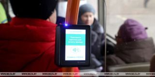 Проезд в общественном транспорте можно будет оплатить картой, а покупку талона у водителя отменят. Пока речь о Минске