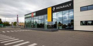 «Логаны» и «Степвеи» – всё? В автосалонах стоят одни китайцы. Прогулка по шоурумам Гродно