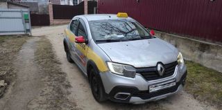 В Волковыске мужчина напал с ножом на автомобиль такси. Таксист обратился в милицию – сейчас с агрессором работают следователи