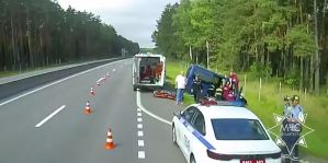 ДТП на М6 в Воложинском районе: работники МЧС спасли двух женщин