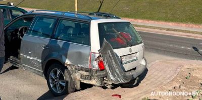 Обновлено: в Гродно возле Драмтеатра столкнулись два автомобиля. Версия второго водителя