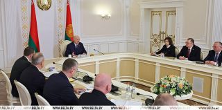 Лукашенко сравнил экономию на уличном освещении с годовым повышением пенсии