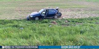 Девушка не справилась с управлением и машина опрокинулась в кювет. Молоденькую пассажирку доставили в реанимацию