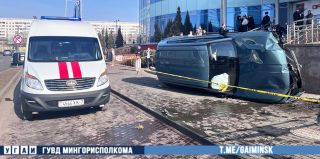 Водителю BMW стало плохо за рулем, она выехала на тротуар и совершила наезд на ребенка. Видео из Минска