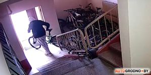 Вот как похищают велосипеды. Камера засняла, как это было на Девятовке в Гродно. Поиск