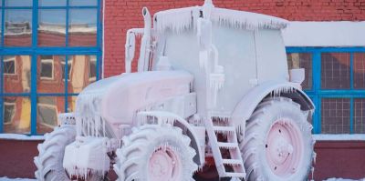 В Беларуси заморозили трактор МТЗ и попытались завести – получилось?