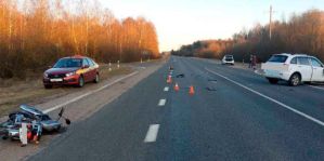 Под Сморгонью погиб мужчина на мопеде: выехал на главную под автомобиль