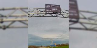 В Беларуси установили табло, которое подсвечивает нарушения водителей: "Пройдите техосмотр и оплатите штраф ГАИ"