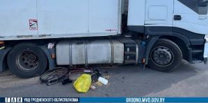 Фура сбила женщину на велосипеде рядом с пунктом пропуска "Берестовица"