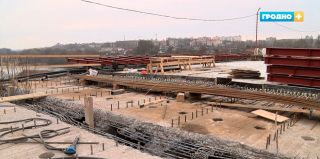 На Поповичском мосту приступили к завершающему этапу выдамкрачивания опор, в самом разгаре работы по устройству тротуаров