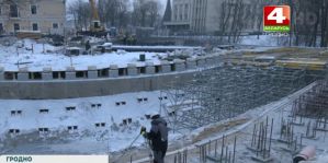 Мороз не помеха: реконструкция столетнего моста через Юрисдику идет даже зимой. Работы выполнены на 40%