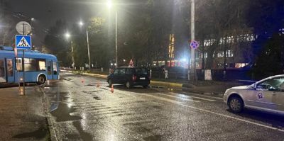 В Гродно на Гаспадарчей сбили мужчину. Его личность устанавливается